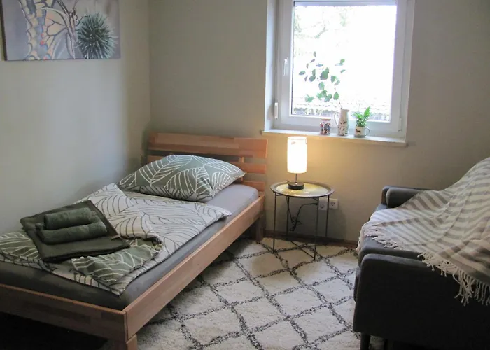 #3 Gemuetliches Ruhiges Zimmer Gartenblick, Gemeinschaftsbad W-Lan Airport Nah Gelegen Mit Late Night Check In Haus Nr 9,5
