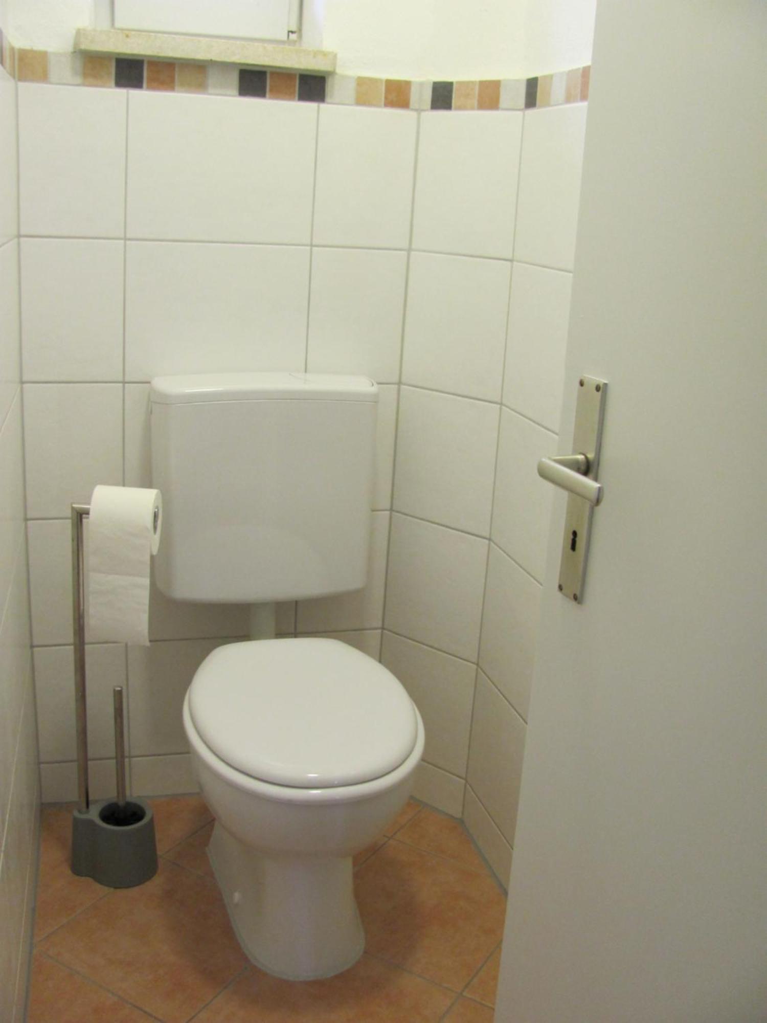 #3 Gemuetliches Ruhiges Gartenblick, Gemeinschaftsbad W-lan Airport Nah Gelegen Mit Late Night Check In Haus Nr 9,5