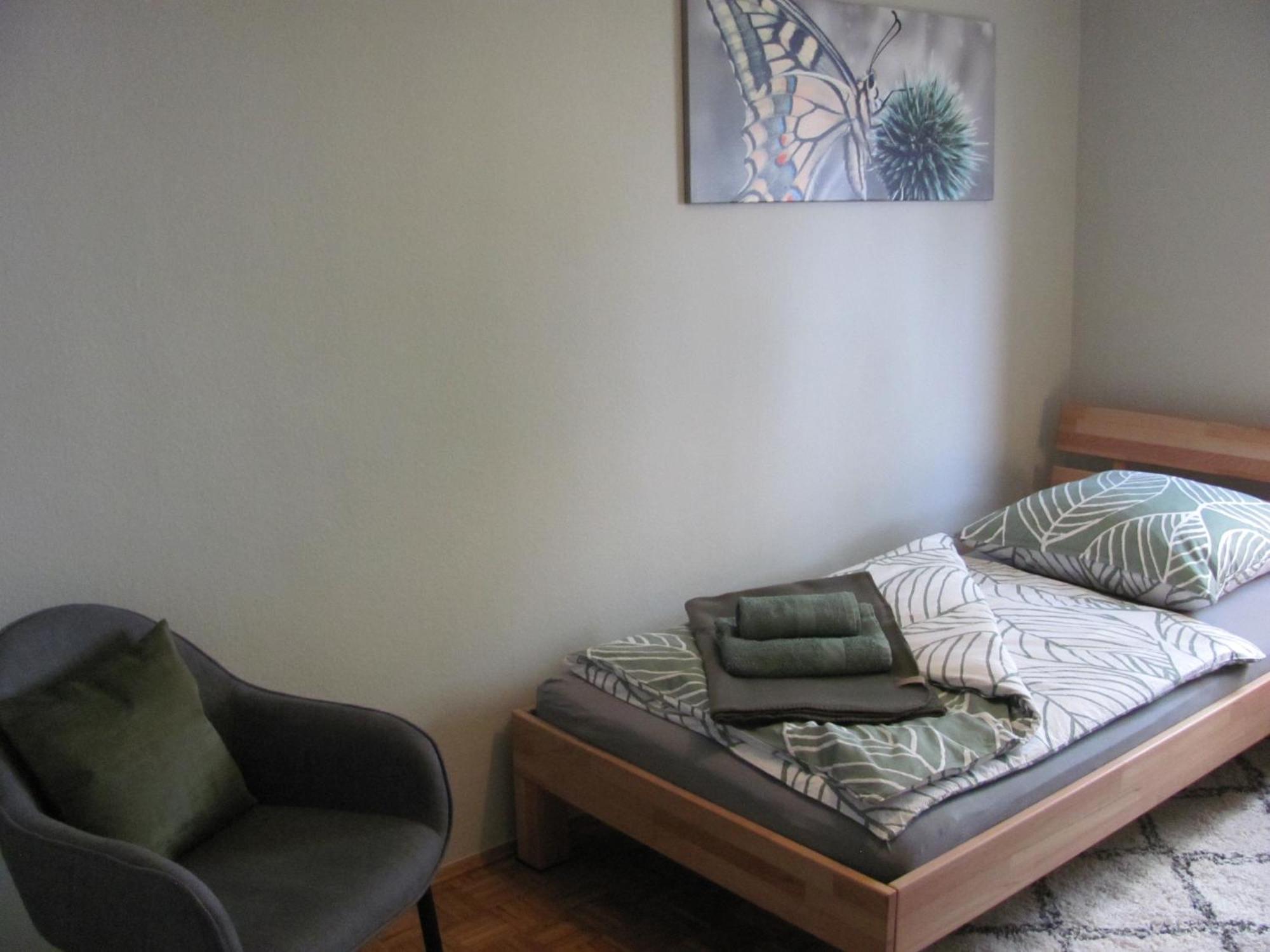 #3 Gemuetliches Ruhiges Gartenblick, Gemeinschaftsbad W-lan Airport Nah Gelegen Mit Late Night Check In Haus Nr 9,5 Trunkelsberg